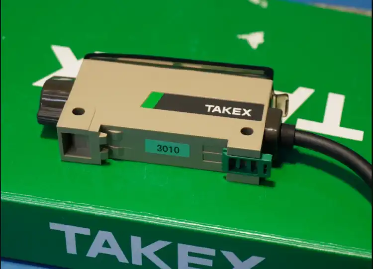 TAKEX-F10SR-Wzmacniacz-czujnika-światłowodowego-4