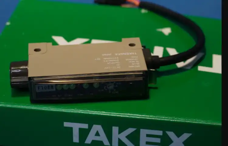 TAKEX-F10SR-Wzmacniacz-czujnika-światłowodowego-5