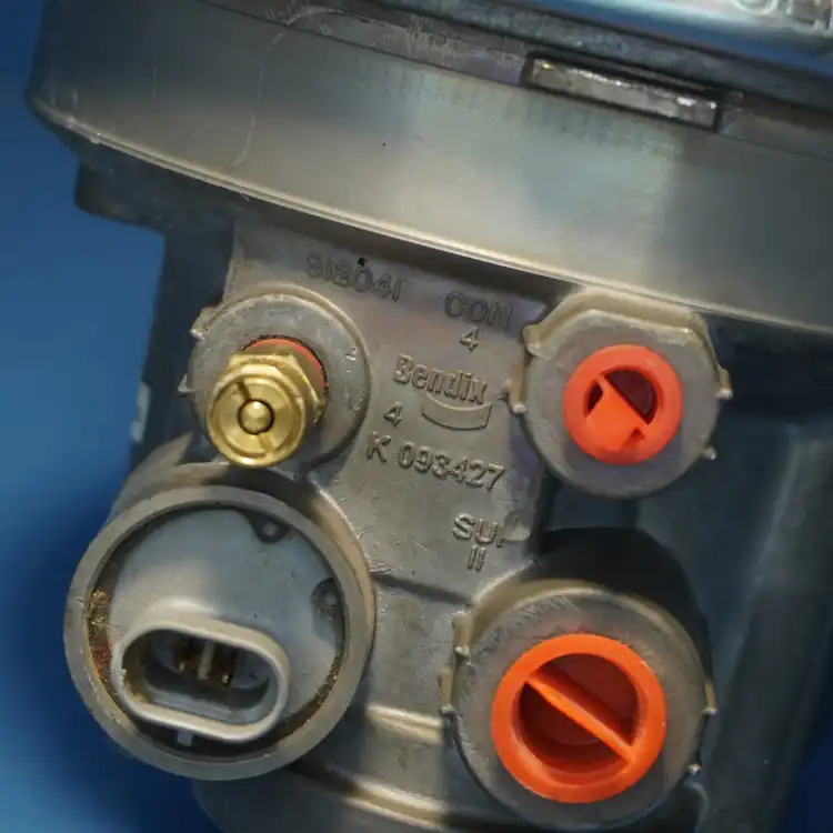 BENDIX-5762094-7789950-7819958-D621017-Osuszacz-powietrza-wada-2