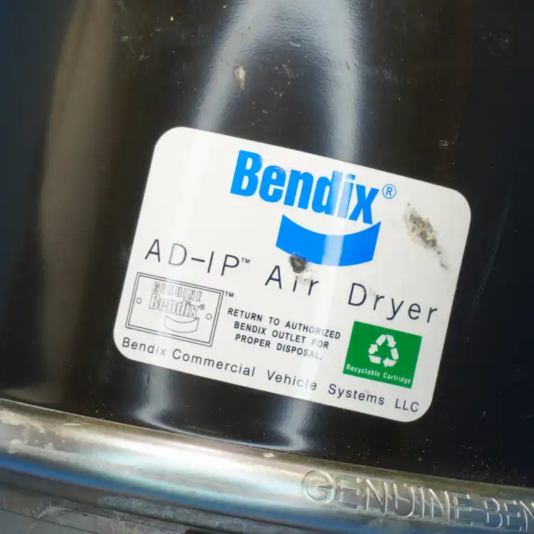 BENDIX-5762094-7789950-7819958-D621017-Osuszacz-powietrza-wada-3