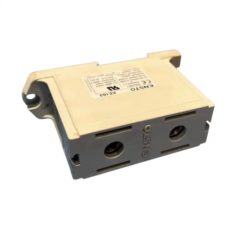 Ensto-KE163-Zacisk-4