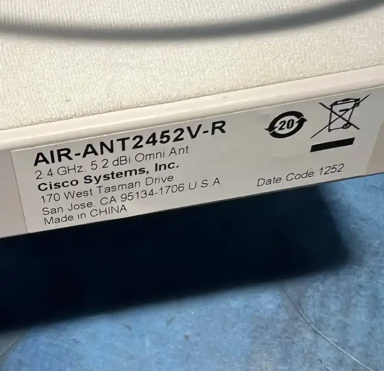 Cisco-AIRANT2452VR-07109201-Antena-sieciowa-2.4-GHz-5.2-dBi-4