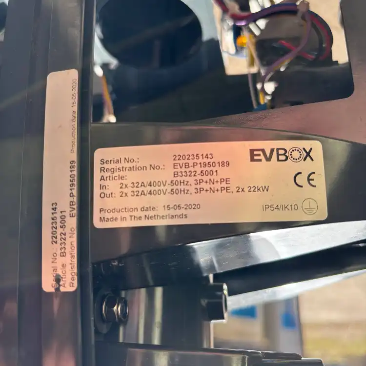 EVBOX-B3322E1801-Dwuportowa-Stacja-Ładowania-3P-+-N-+-PE-9