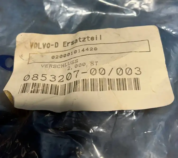 VOLVO-0853207-00-003-(VOLVO-020001014420)-korek-zbiornika-z-zamkiem-3