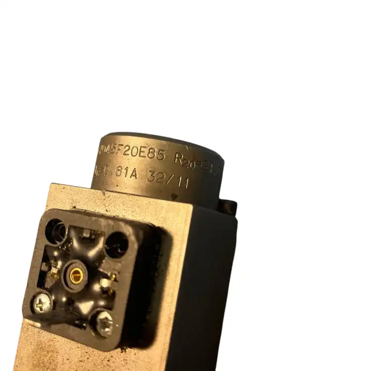 Magnet-Schultz-GRFY045F20E85-Cewka-R20=21,0Ω-Ig=0,81A-4