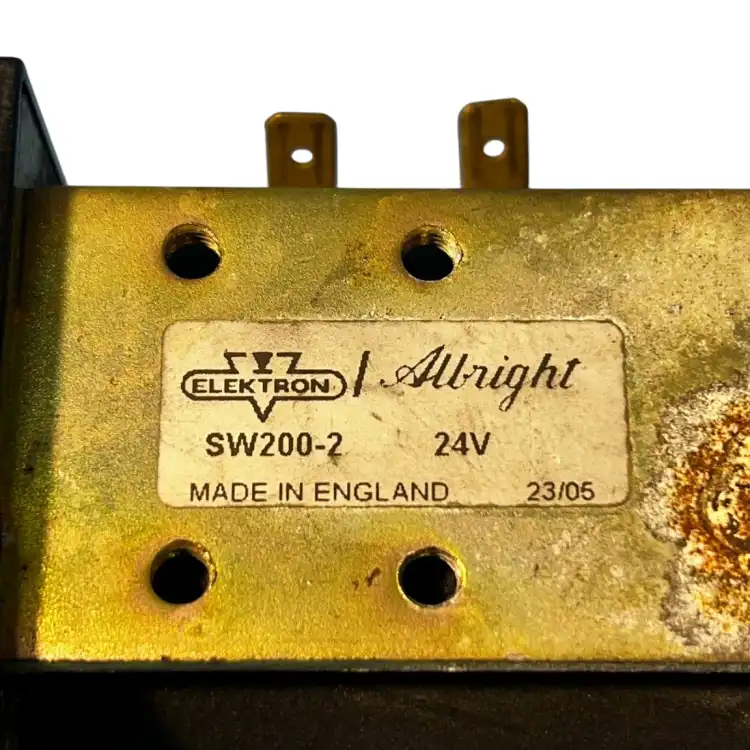 Albright-SW200-2-SW2002-Stycznik-24V-2