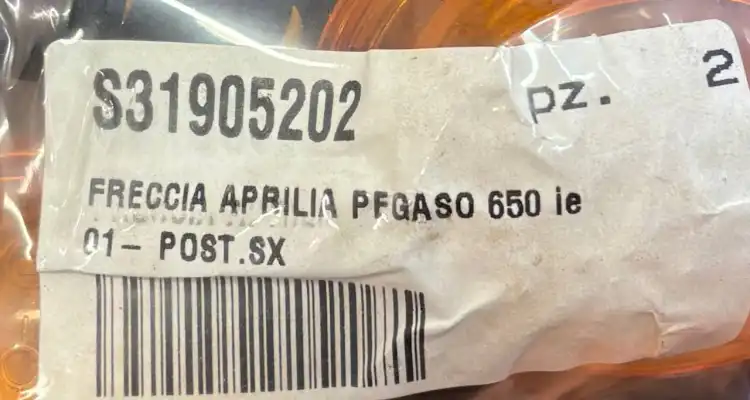 Aprilia-S31905202-Kierunkowskaz-tylny-2-SZTUKI-2