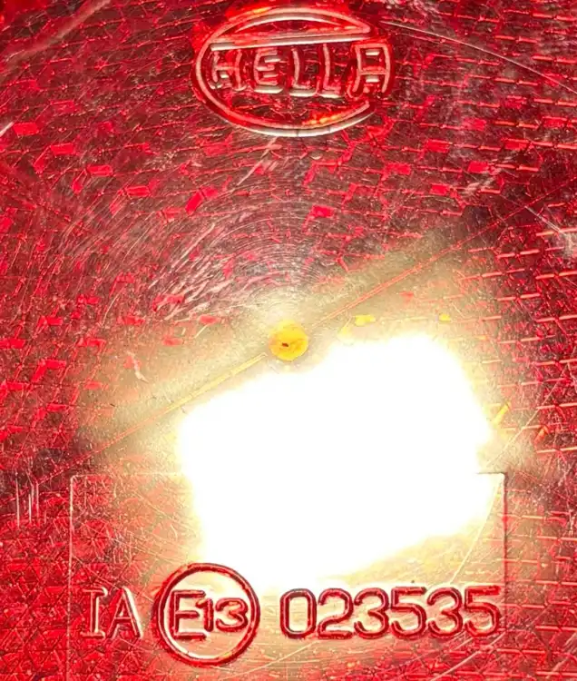 Hella-E13-02-3535-(Hella-023535)-Czerwony-odblask-10-SZTUK-ZESTAW-2
