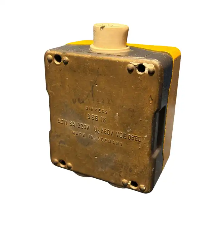 Siemens-3SB18-3-SB-18-Przycisk-bezpieczeństwa-AC11-6A-220V-3